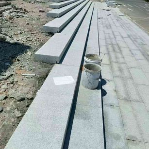 铜川 芝麻白整石台阶，施工现场