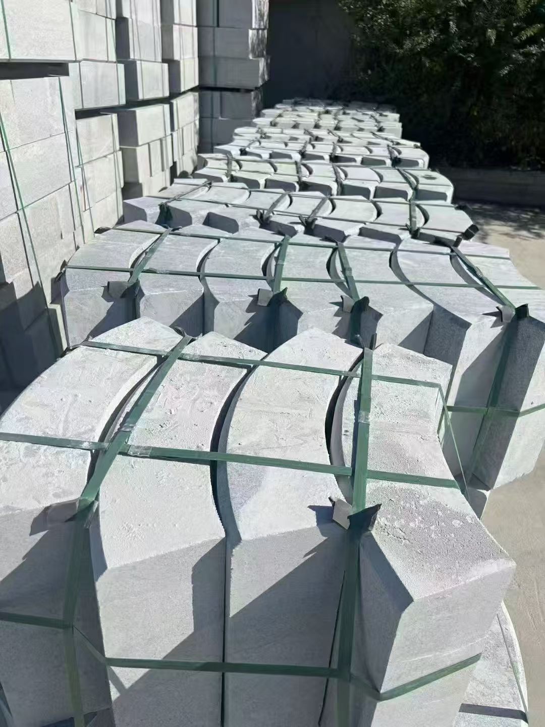 铜川 芝麻灰弧形路沿石