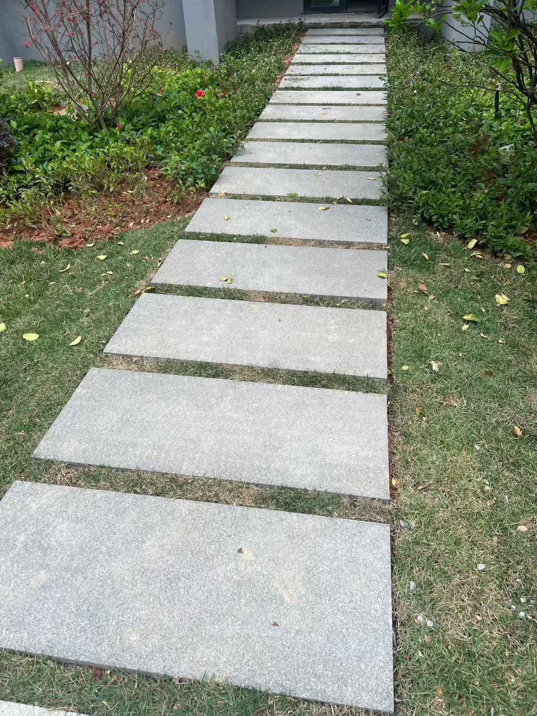 铜川 芝麻黑小区踏步、汀步石铺装效果