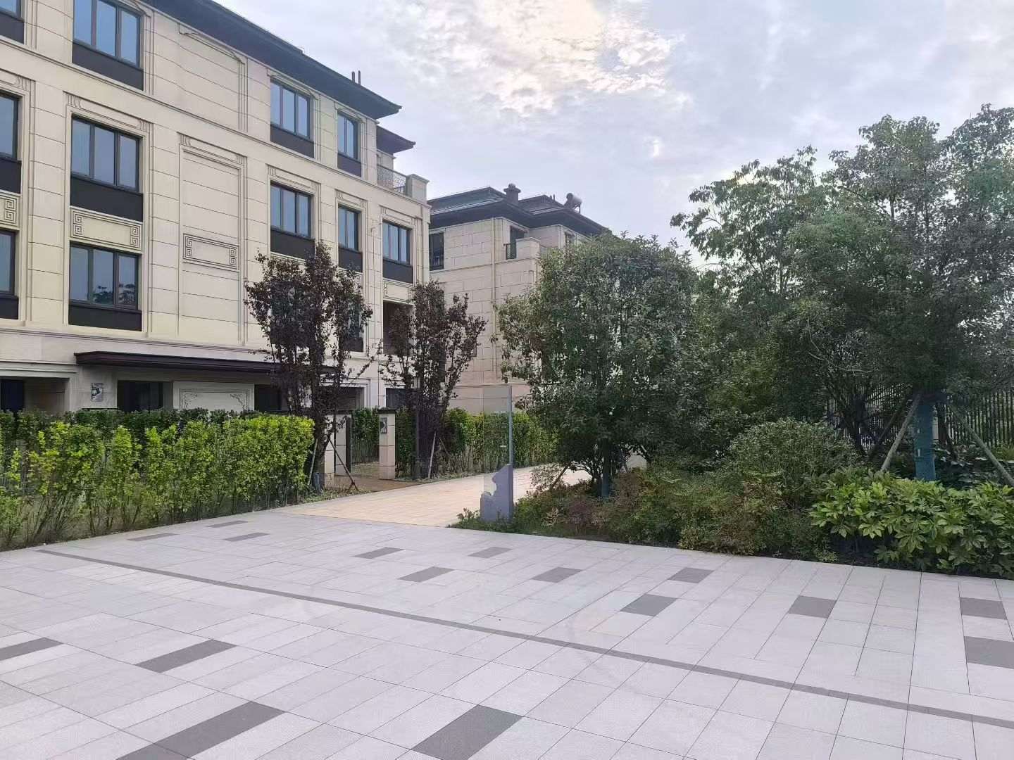 铜川 芝麻白与芝麻白搭配铺装，尺寸1200*600